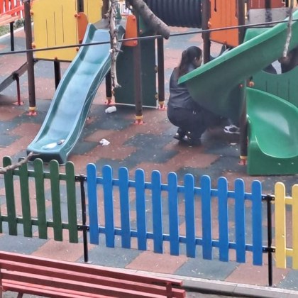 Пловдивчанка засне как се замърсява детска площадка само за минути