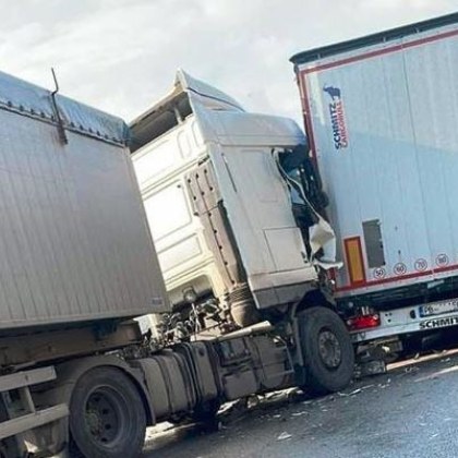 Шофьор на камион с над 4 промила алкохол блъсна влекач на тир паркинг