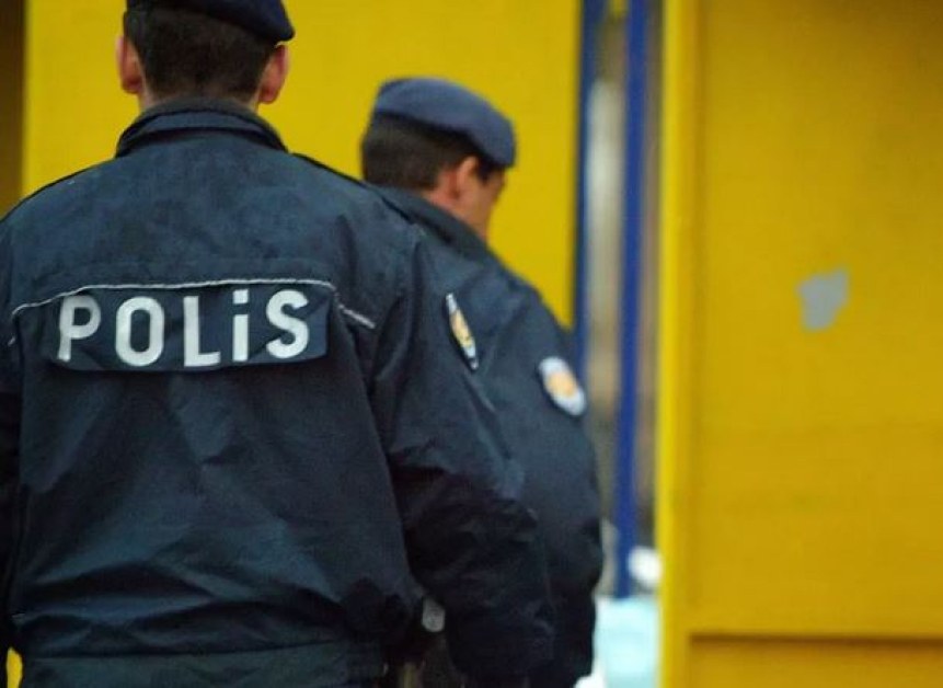 Турските власти са открили двама нелегални мигранти в товарен автомобил,