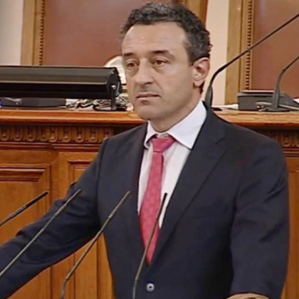 Привърженици на партия Възраждане са нападнали вербално депутатът от ПП ДБ