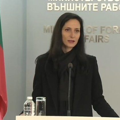 Мария Габриел с брифинг за освободените български моряци от "Руен" ВИДЕО