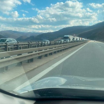 Тежка катастрофа в тунел на "Хемус", въведоха обходен маршрут