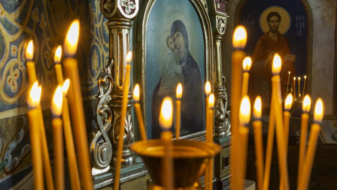 Българската православна църква почита днес църковния празник Неделя сиропустна, наричан