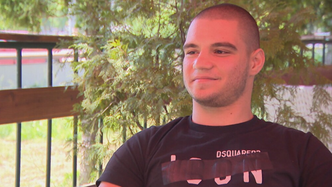 19-годишният Васил Михайлов, син на пернишкия прокурор Бисер Михайлов, излиза