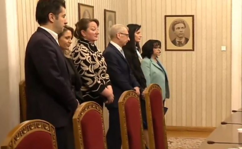 Президентът Румен Радев връчва първия мандат за съставяне на правителство