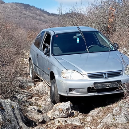 Кола се озова на каменисто място във Врачанско  Борис Борисов е попаднал