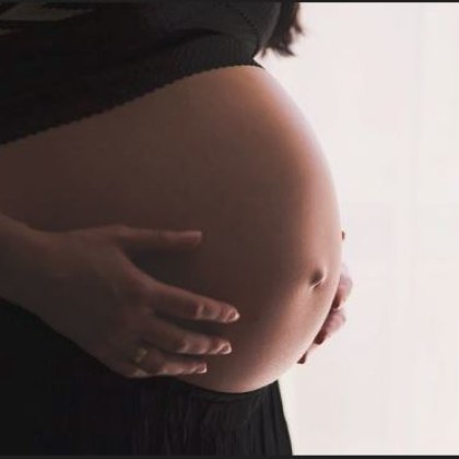 Шокиращ случай с бременна в Канада Жената е родила пред заключените