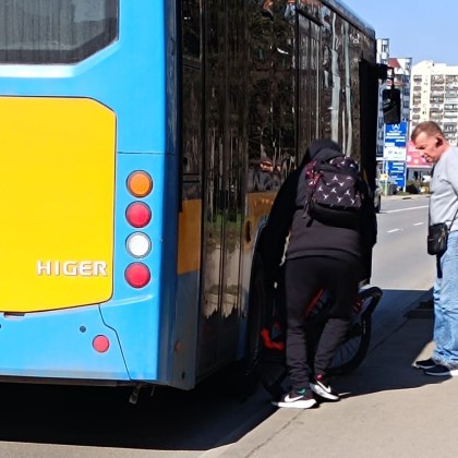 Инцидент стана преди обед днес в София Автобус от градския