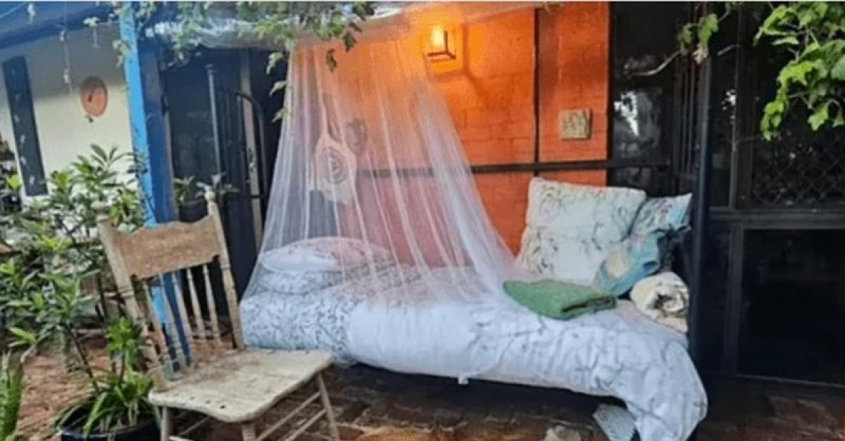 $90 на вечер: Жена предлага единично легло на открито СНИМКИ