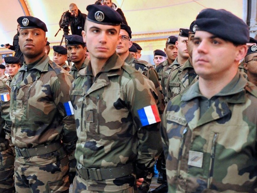 Френски военни влязоха в Украйна, прехвърлени от летище София