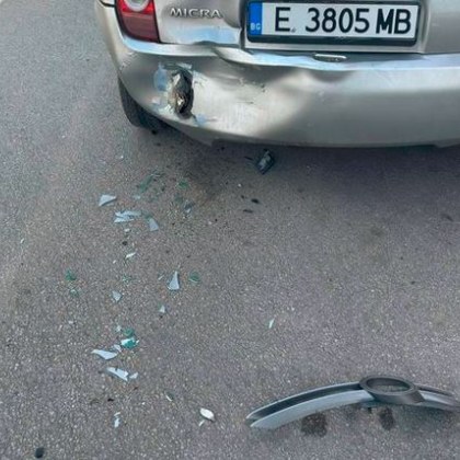 Шофьор се заби в кола и избяга, но остави доказателство  СНИМКА