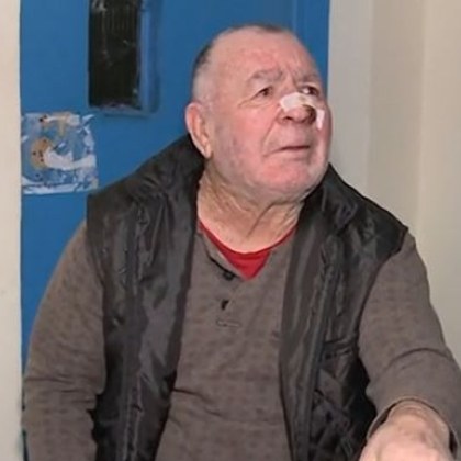 Заради приобщен коридор: Мъж в инвалидна количка не е излизал от дома си с години