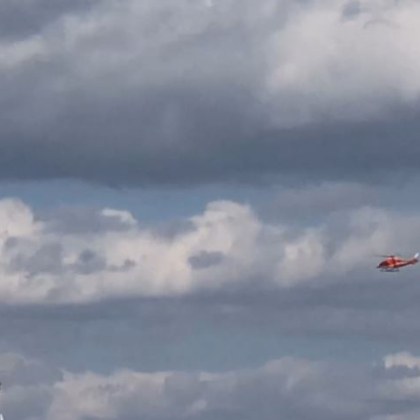 Граждани твърдят че са заснели първата българска въздушна линейка в