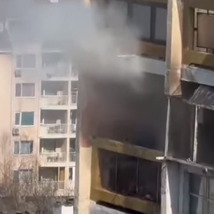 Пожар пламна с столичния блок който горя вчера в София
