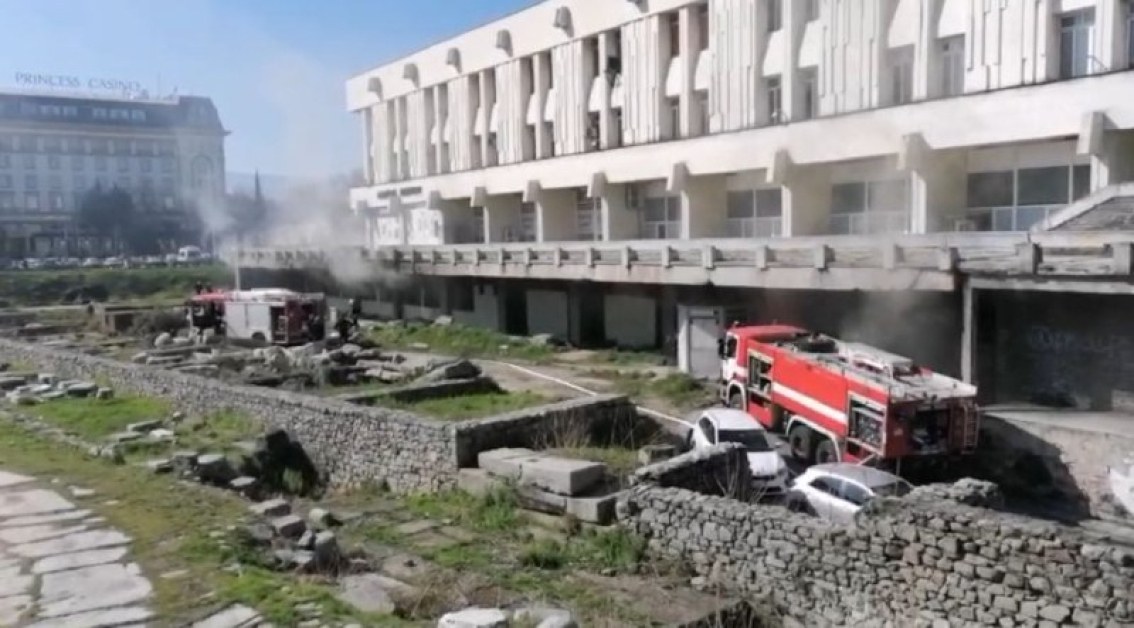 Пожар горя в Централната поща в Пловдив