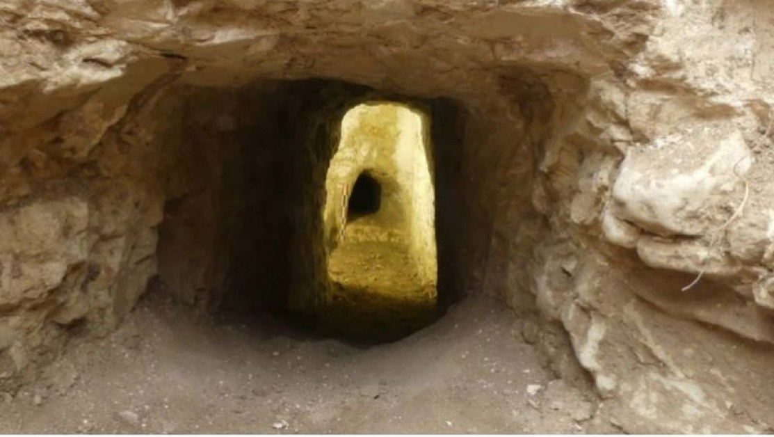 Откриха мрежа от скрити тунели в изоставена 800-годишна къща