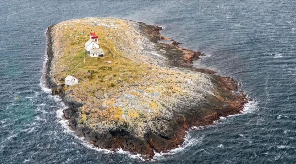 Най-самотната къща в света се намира на изолиран остров. Той