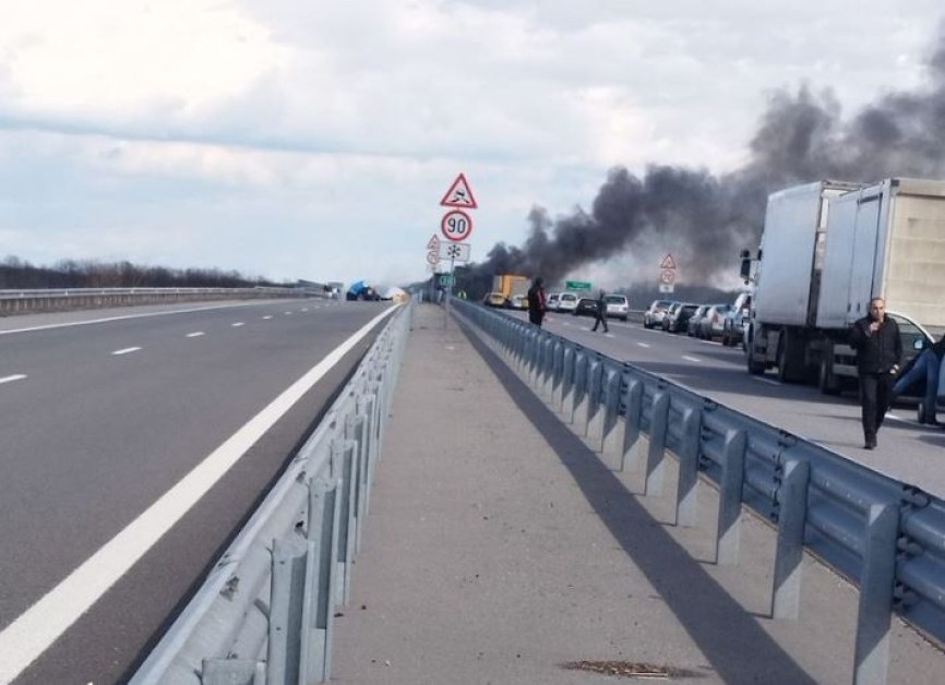 Тежък инцидент стана на автомагистрала Тракия“. В района на 208