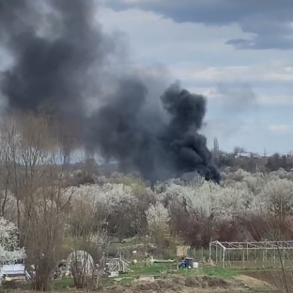 Пожар гори в този момент в София Черни пушеци се