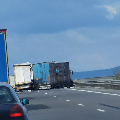 Катастрофа с камиони на Северната скоростна тангента СНИМКА