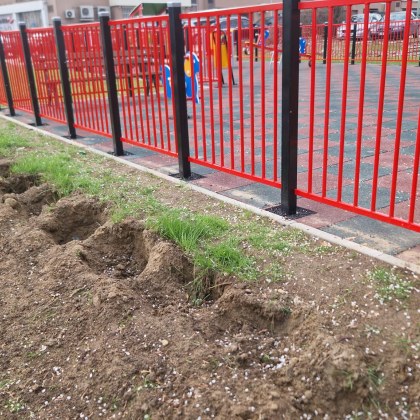 Посегнаха на нова детска площадка в София За жалост много