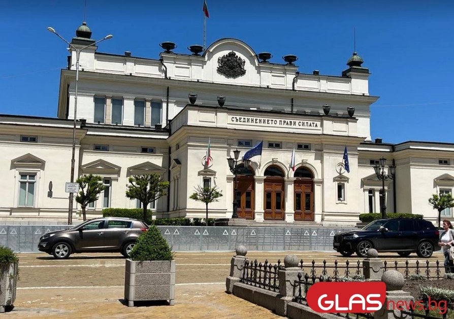 Президентът връчва втория мандат за кабинет на ПП-ДБ
