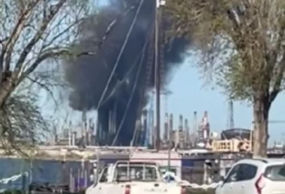 Експлозия в най-голямата петролна рафинерия в Румъния