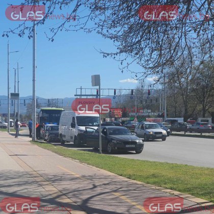 Верижна катастрофа е станала на бул Менделеев в Пловдив Междуградски