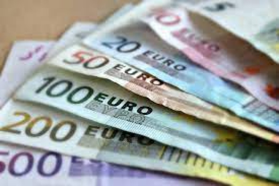Гърция ще повиши месечната минимална брутна заплата с 6,4% до