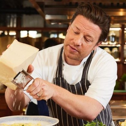 Известният британски готвач и телевизионен водещ Джейми Оливър отвори нов