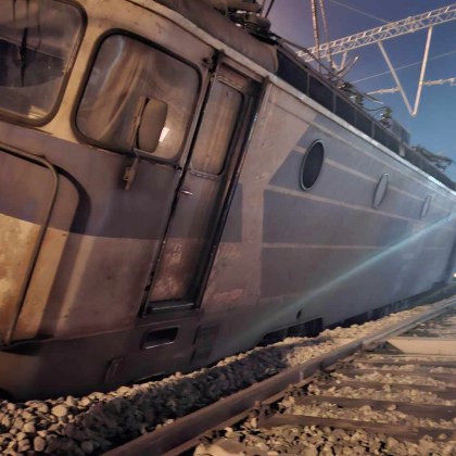 Товарен влак превозващ 28 цистерни от Бургас в посока София