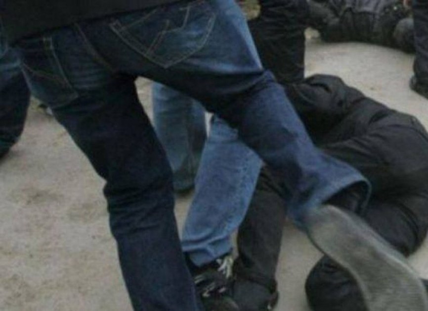 Младежи нападат мигранти в София