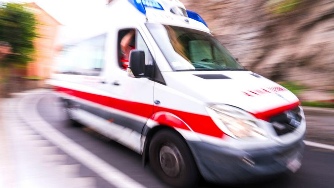 Автомобил с предполагаеми мигранти падна в дере, има загинали
