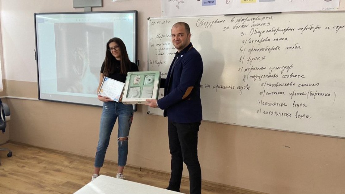 Кадър на котешка прозявка, запечатан от пловдивска ученичка, спечели национален конкурс