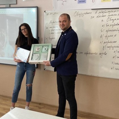 Кадър на котешка прозявка, запечатан от пловдивска ученичка, спечели национален конкурс