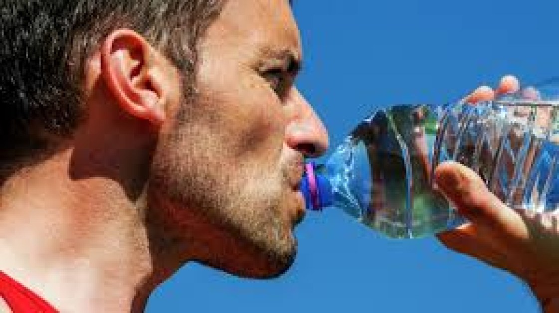 Хората всъщност пият твърде много вода, без да го знаят