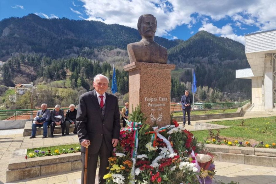В Смолян откриха бюст-паметник на революционера Георги Сава Раковски. Монументът