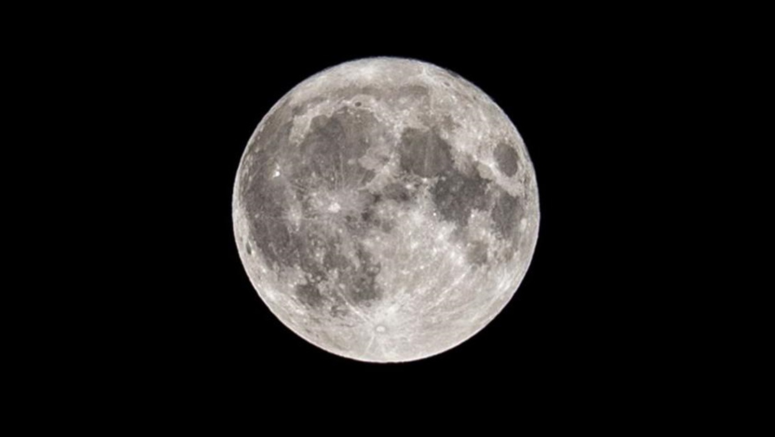 Изобщо не е кръгла и няма тъмна страна: 5 популярни мита за Луната