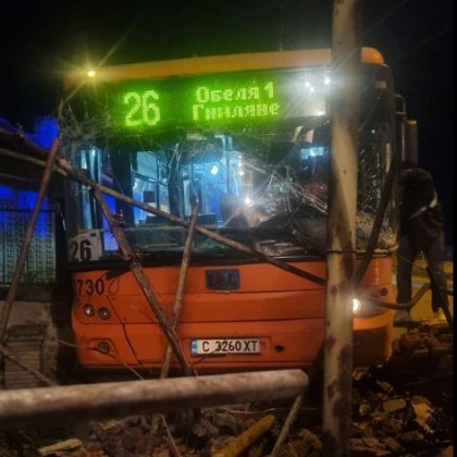 Пътен инцидент с автобус е станал снощи около 21 часа
