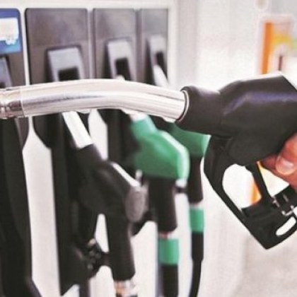Посещението на бензиностанция става все по скъпо растящите цени на петрола