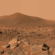 Откриха хиляди мистериозни бели скали на Марс