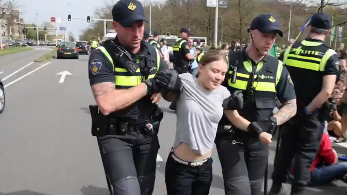 Климатичната активистка Грета Тунберг беше задържана от холандската полиция, след