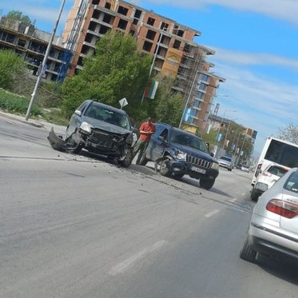 Катастрофа стана преди минути в Пловдив Две коли са се