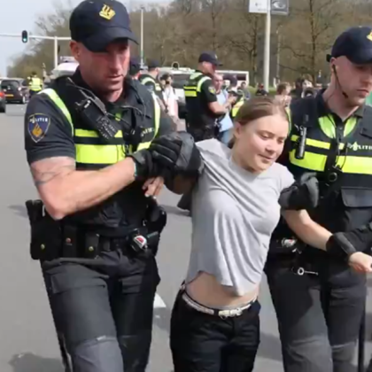 Климатичната активистка Грета Тунберг беше задържана от холандската полиция след