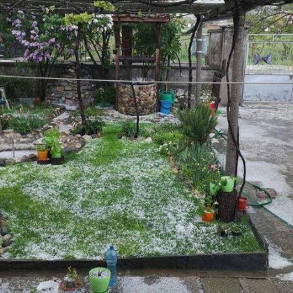 Градушка удари и село Костиево в Пловдивско Кадри от природното явление