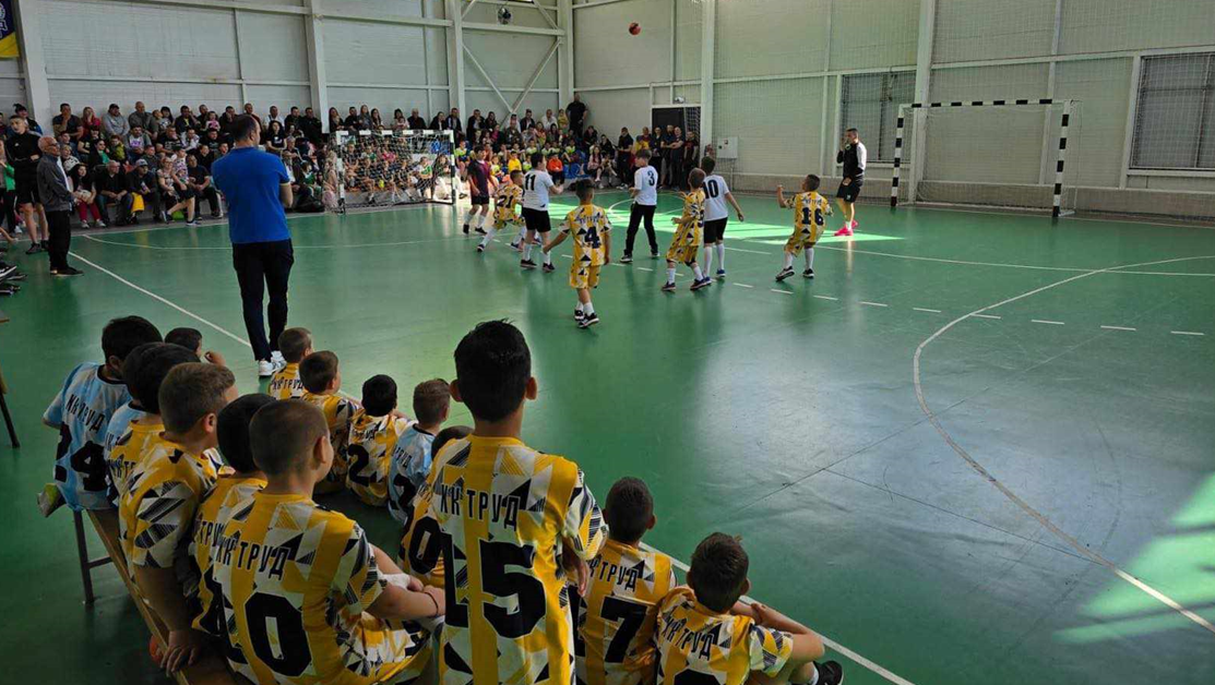 18 отбора се състезаваха в третия турнир по хандбал в Община Марица