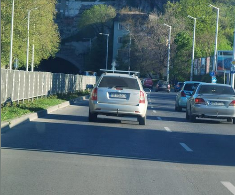 Автомобил задра друг и избяга в Пловдив, полицай ли е 