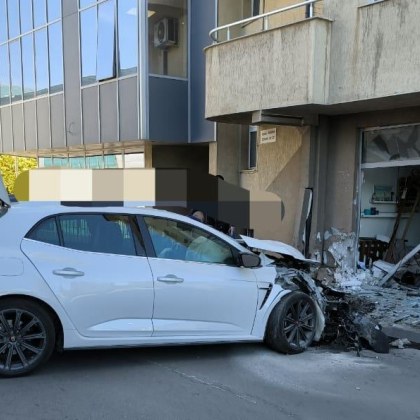 Тежък инцидент с автомобил стана в София днес Лека кола