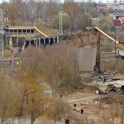 Моментът на срутването на моста в Смоленска област във Вязма