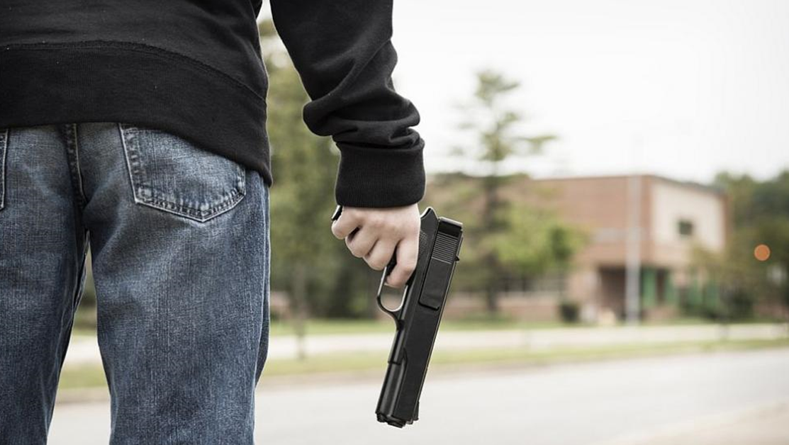 17-годишно момче заплаши с пистолет майка си в София